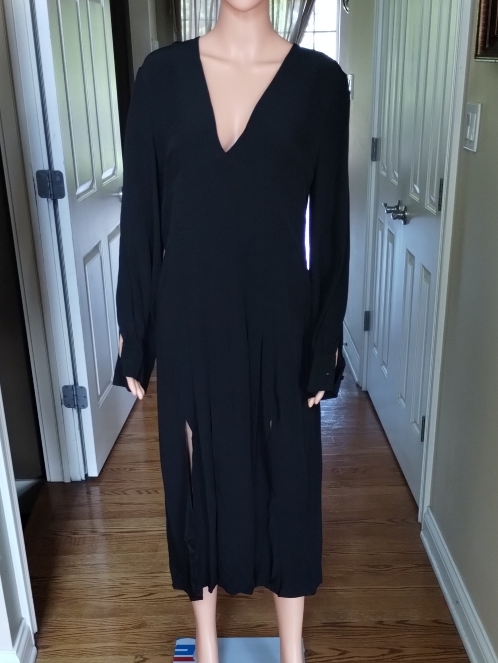 Manila Grace Long Sleeve Midi Dress